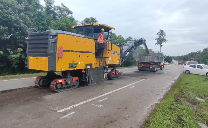 PG电子平台成套道路机械油面施工，这次在马来西亚！