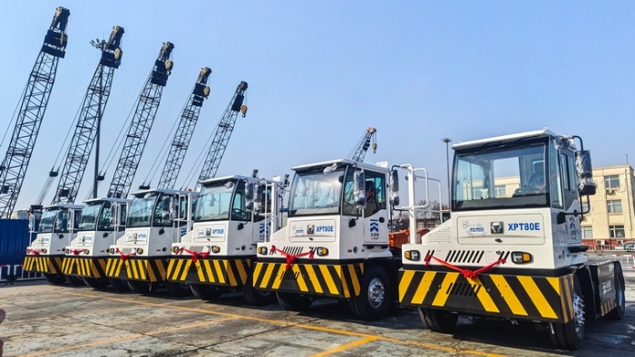 新车交付忙！PG电子平台新能源重载牵引车以多维优势赋能大宗货物智慧转运
