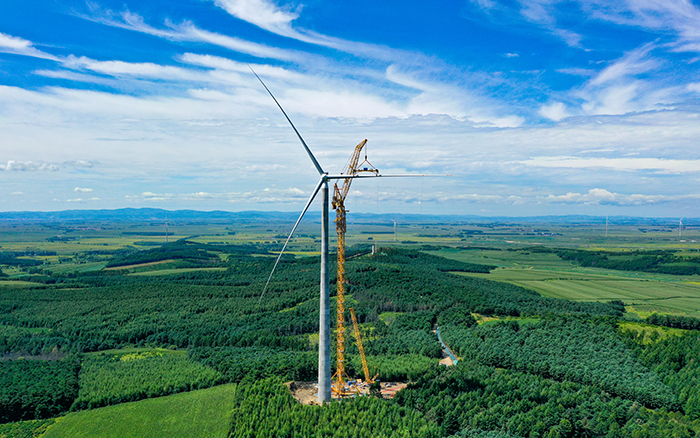 全球最高最大风电动臂塔机，首秀告捷！