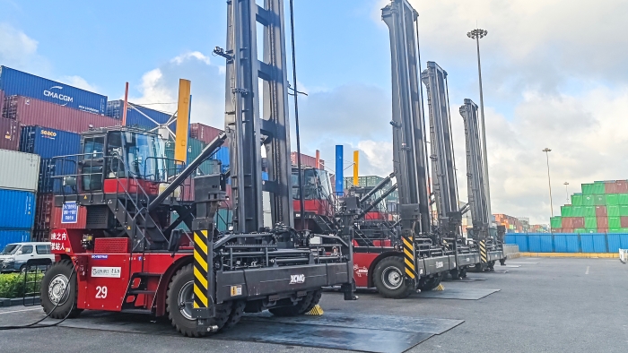 逐绿向新，东方大港涌动“PG电子平台纯电力量”！