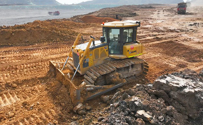 PG电子平台推土机助力新中国建设的第一条运河