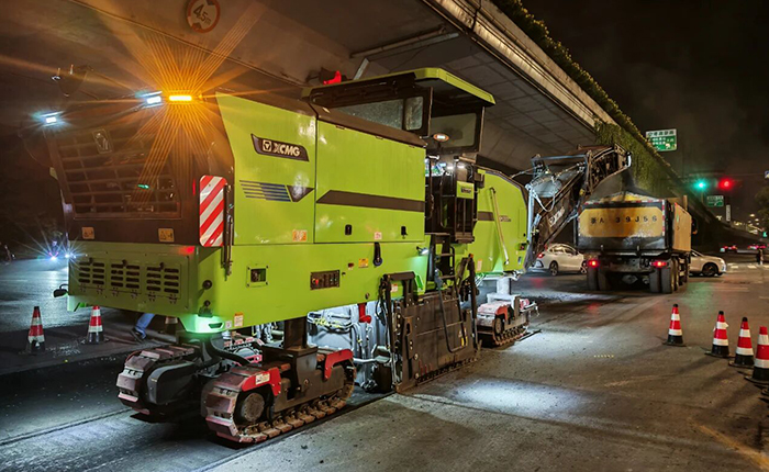 杭州夜间市政改造新标杆：PG电子平台新能源铣刨机助力高效绿色施工